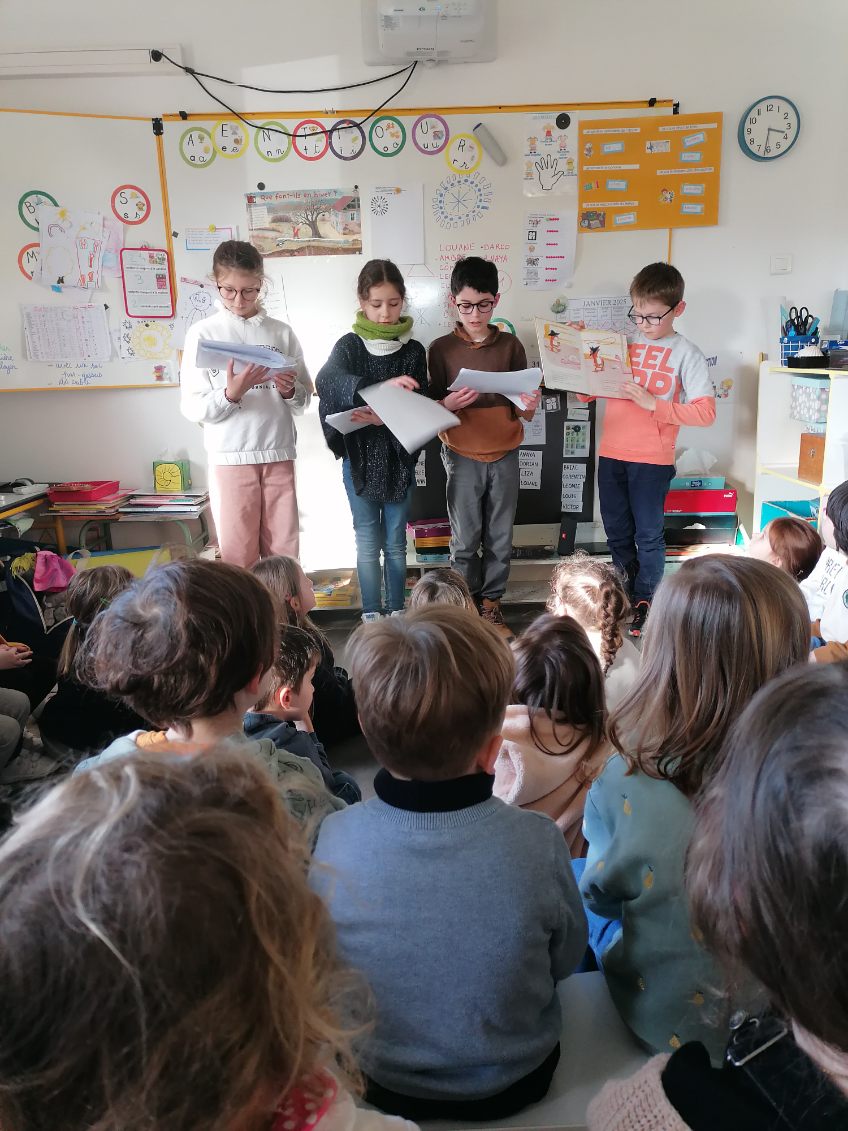 Lecture d’albums en classe maternelle par les élèves de CM